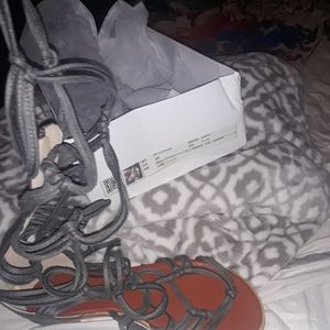 💌 Womans laced up gladiator sandals